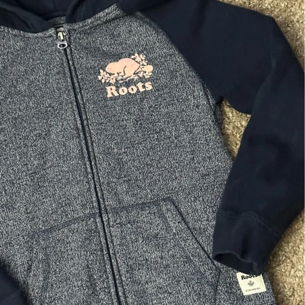 Roots Kids zip up navy blue sweatshirt jd - Picture 2 of 7